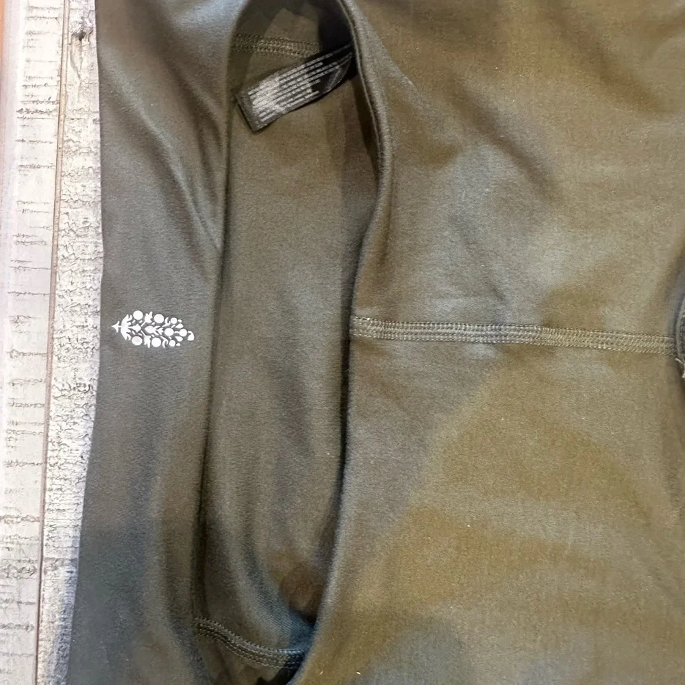FP Movement by Free People Breathe Deeper Dark Olive Crop Top NWT - Picture 5 of 5